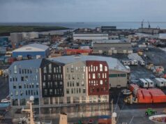 Falla frá 4,7 milljarða fasteignaviðskiptum