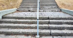 Margra ára bið eftir viðgerð á tröppum