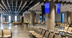 Fyrstu farþegar um nýjan brottfararsal í Keflavík