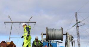 300 milljónir farnar í bætur