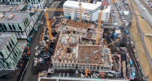 Uppsteypa á rannsóknahúsi á fullri ferð