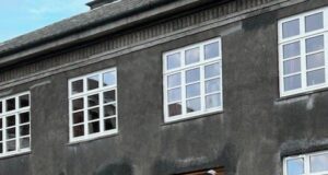 Skipt um nærri 300 glugga á Grund