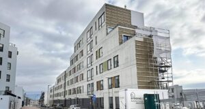 Boðar hert eftirlit með byggingum