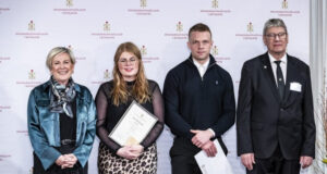 Hlaut silfurverðlaun fyrir árangur á sveinsprófi í húsasmíð