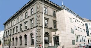 Landsbankinn selur gömlu höfuðstöðvarnar
