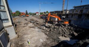 Sprengingar á 20-30 mínútna fresti