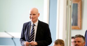 Engin skýr stefna um malbikun