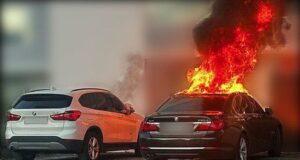 Sprengjum og öxum beitt við heimili til að kúga út fé