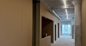 Innanhússfrágangur á fimmtu og sjöttu hæð meðferðarkjarna í fullum gangi