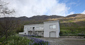 Fjarðabyggð undirbýr niðurrif á þremur byggingum