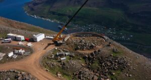 Baugur Bjólfs tekur á sig mynd hátt ofan Seyðisfjarðar