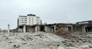 Niðurrif og uppbygging á Höfða