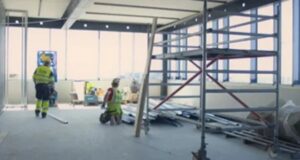 Fá 1450 fermetra skrifstofurými með göngubrú