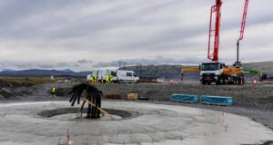 Steypt undir fyrstu myllu Vaðölduvers af 28