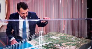 Reisa lengstu hengibrú í heimi til að tengja Sikiley við meginland Ítalíu