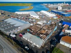 Brunarústirnar fjarlægðar tveimur árum eftir brunann