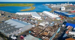 Brunarústirnar fjarlægðar tveimur árum eftir brunann