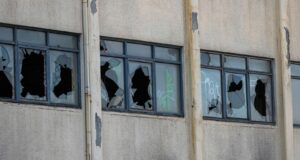 Rífa brunarústirnar og byggja blokkir