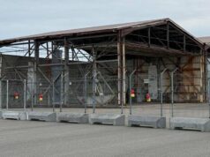 Flugskýli varnarliðs rifin niður