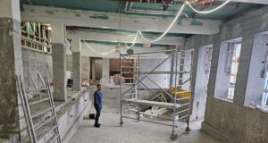 Framkvæmdir við innilaugina tefjast á Akureyri