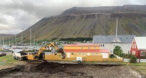 Sindragata 4A á Ísafirði: framkvæmdir stöðvaðar