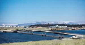 Tveir vilja byggja Fossvogsbrú en bæði yfir áætluðum kostnaði