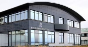 Þurftu að flytja vegna myglu