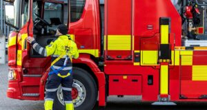 Eldur í bílakjallara í nýbyggingu í Gufunesi