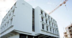 Valhöll auglýst til sölu