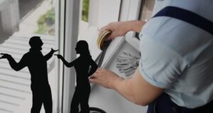 Fasteignasali situr í súpunni vegna myglu