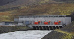 Aðgerðir við Sigöldu á ís eftir úrskurð