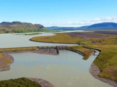 Skoðað var hvort nota mætti stíflu virkjunarinnar sem brú