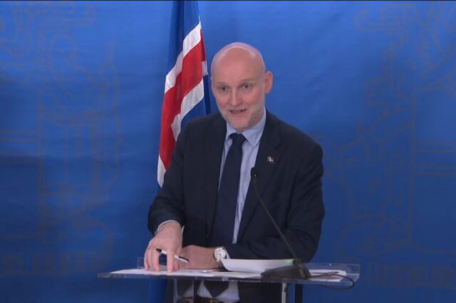 09.12.2025 Hyggst reisa nýja flugstöð og festa flugvöllinn í sessi a