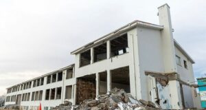 Martraðarverktaki Kópavogsbæjar greiddi ekki krónu með gati