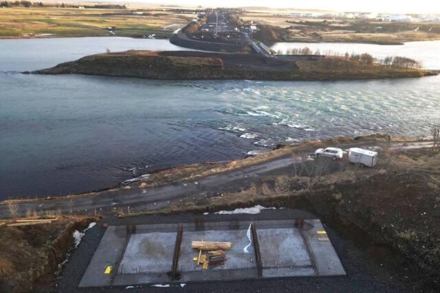 15.12.2025 Brúarsmíði yfir Ölfusá miðar vel