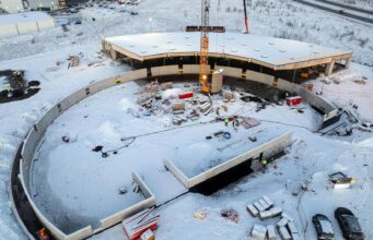 Ný endurvinnslustöð tekur á sig mynd