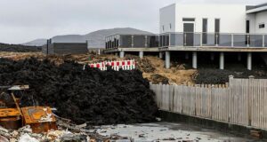 Blendnar tilfinningar við upphaf niðurrifs í Grindavík