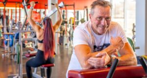 Í toppformi á fasteignir fyrir 6,7 milljarða