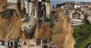 Myndskeið: Ítölsk hús á barmi hengiflugs