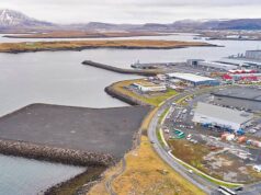 Nýja landfyllingin féll á tíma