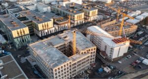 Uppsetning útveggjaeininga hafin í rannsóknahúsi Nýs Landspítala