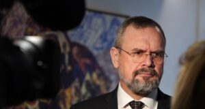 Hættur við að fá dómkvadda matsmenn vegna varnargarða