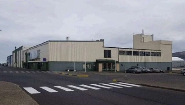 24.02.2026 Höfnin kaupir hús af Fiskmarkaði Snæfellsbæjar a