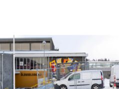 Verktakinn ætlar að krefjast skaðabóta