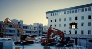 Frekara niðurrif fram undan og uppbygging í sumar