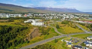 Skiptinemar á gistiheimilum á meðan bygging nýrra stúdentagarða tefst