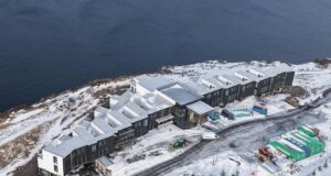 Unnið við lúxushótel á ný