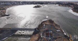 Ný Ölfusárbrú á áætlun og farin að taka á sig mynd