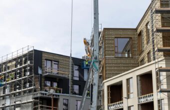 Skuldsetning í byggingariðnaði mikið áhyggjuefni Skuldsetning í byggingariðnaði mikið áhyggjuefni