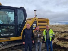 Fyrsta skóflustunga tekin að þjónustuhúsi Bláa Lónsins í Árnesi Fyrsta skóflustunga tekin að þjónustuhúsi Bláa Lónsins í Árnesi